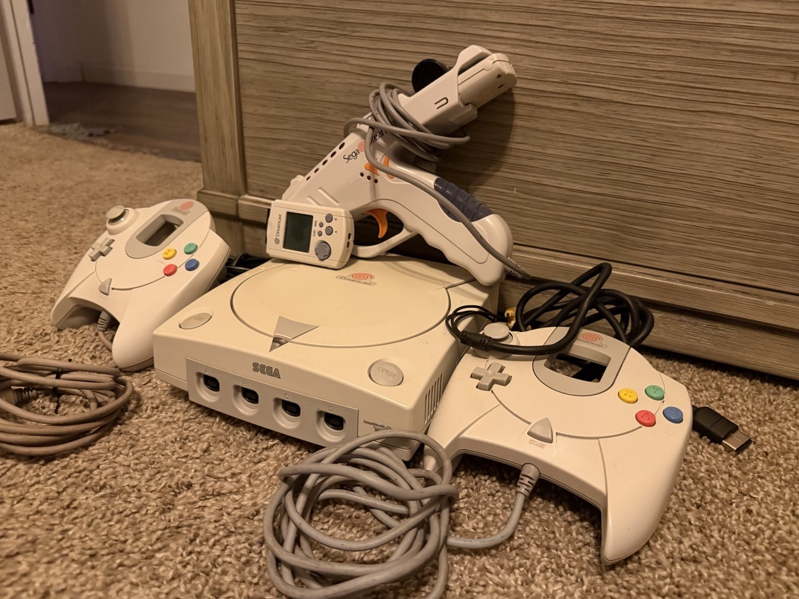 Saga Dreamcast Console Two Controllers, Gun, Power And AV Cable + VMU TESTED