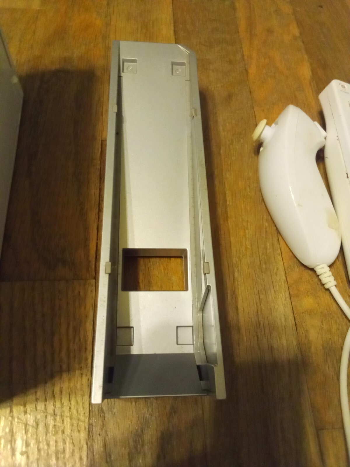 Nintendo Wii Console Bundle w/1 Remote + Chuk, White, Cords, NO ANTENNA