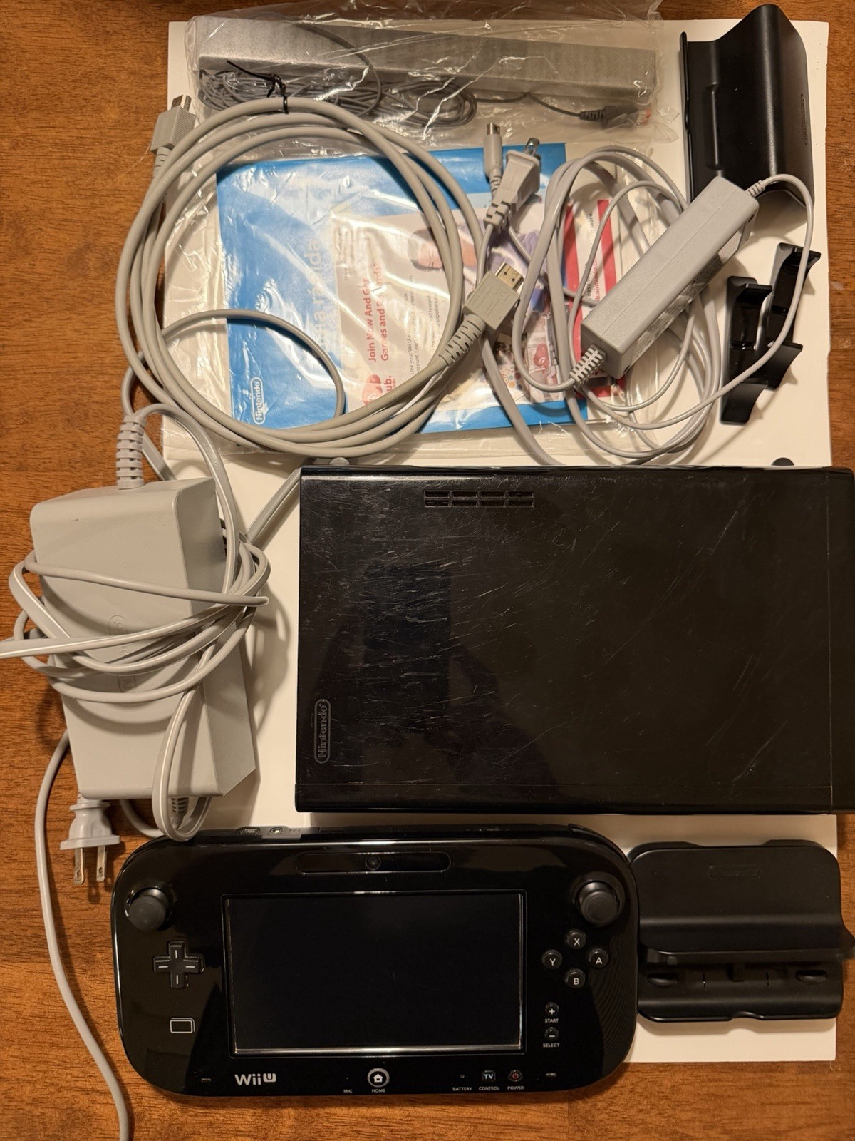 Nintendo Wii U Deluxe Set 32GB Black Console w/ GamePad, Cables & Box