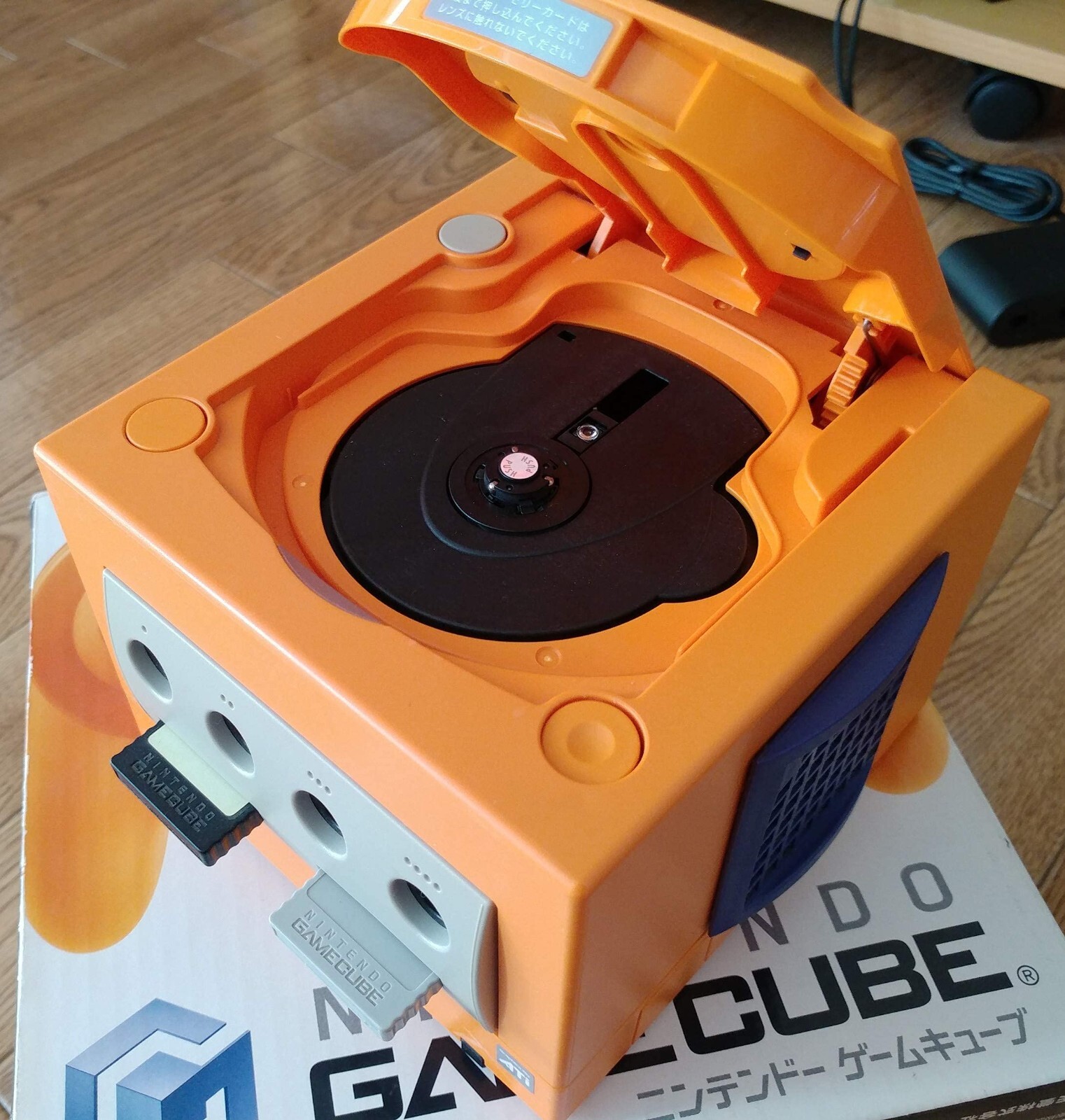 Nintendo Gamecube Console Orange (version 1) with 2 memory cards (Japan import)