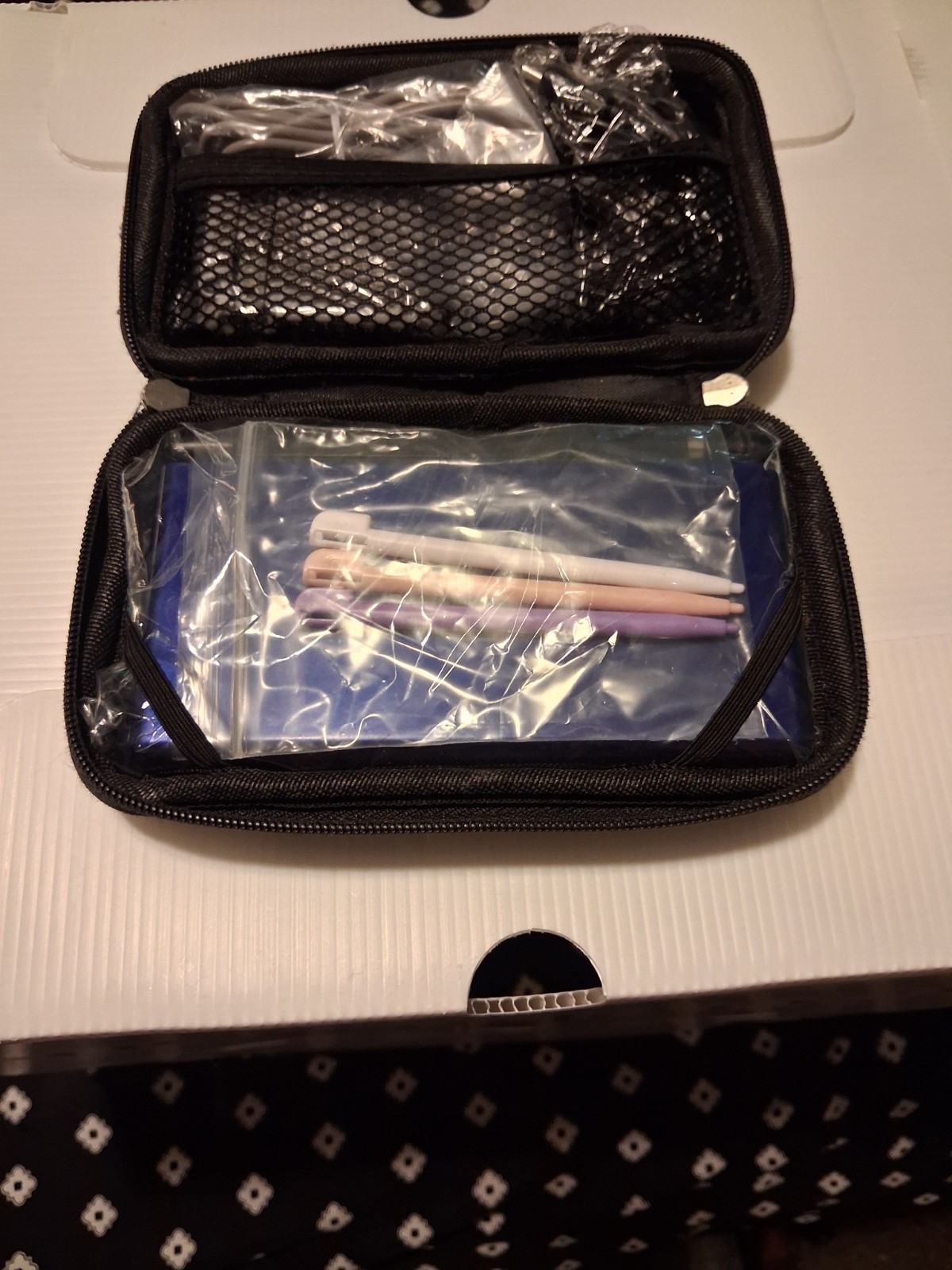 Nintendo DS Lite. USG001 Bundle. **TESTED*”WORKS GREAT**See Photos & Discripion.