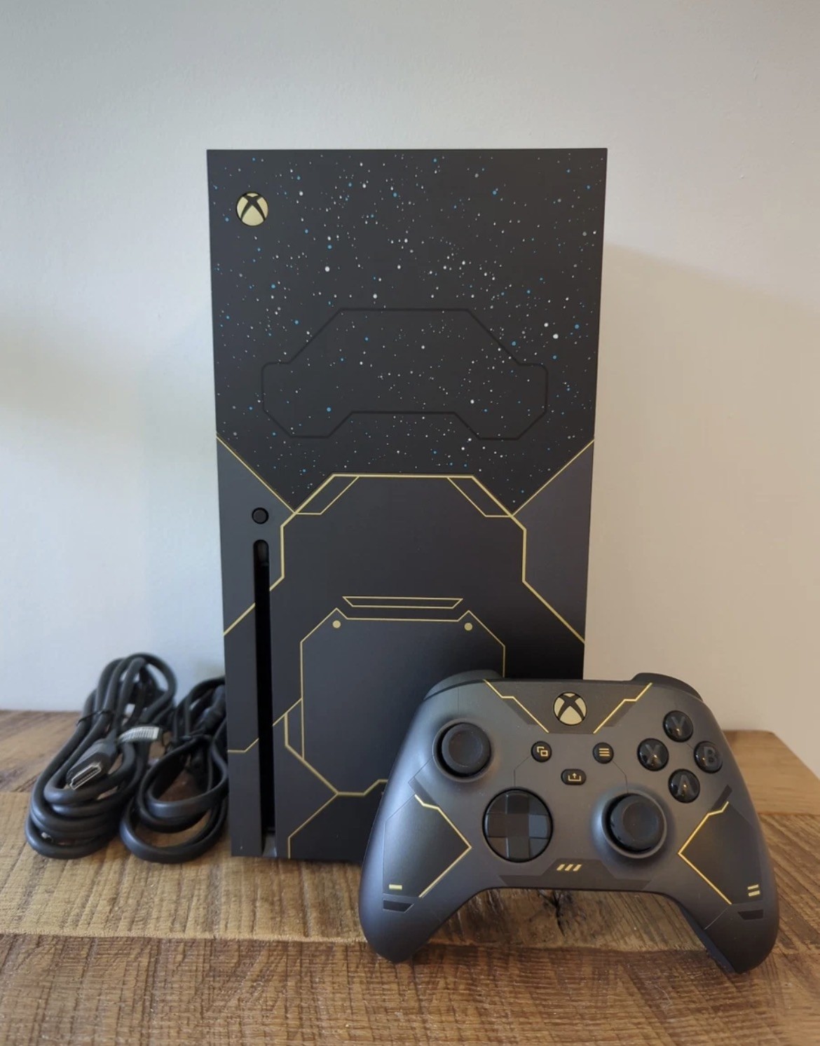 Microsoft Xbox Series X – Halo Infinite Limited Edition w/ Controller