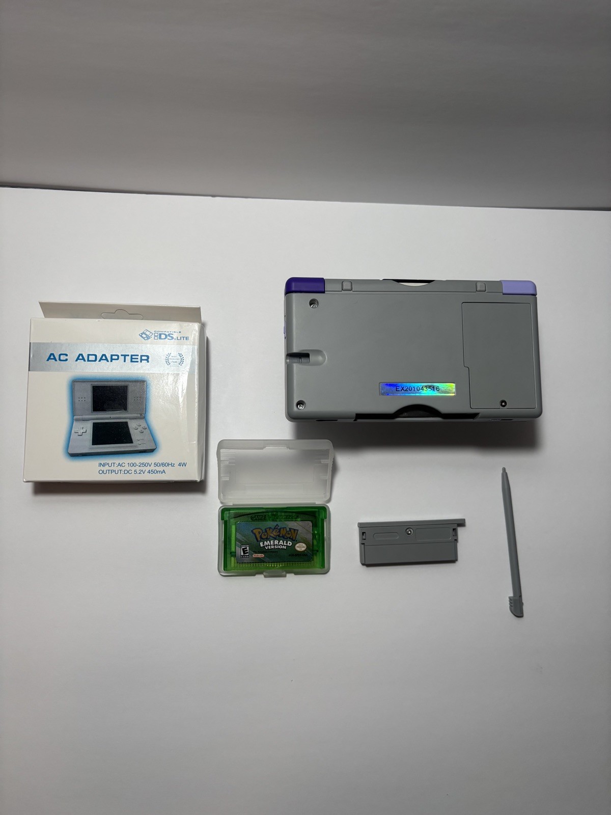 Nintendo ds SNES Bundle With Charger, Emerald and screwdriver/buttons