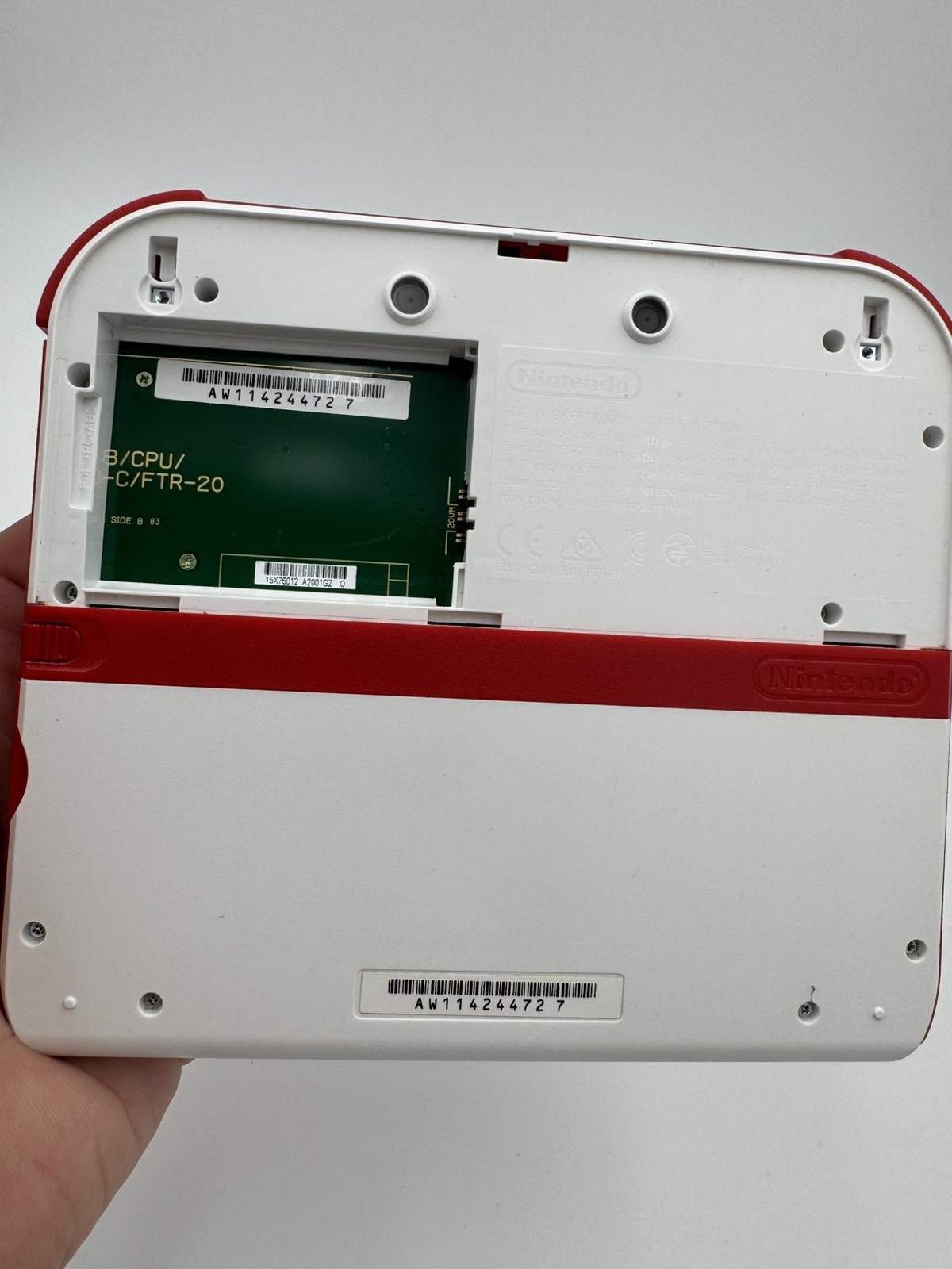 Nintendo 2DS White & Red Mario Bros Edition W/Charger & 4gb Memory