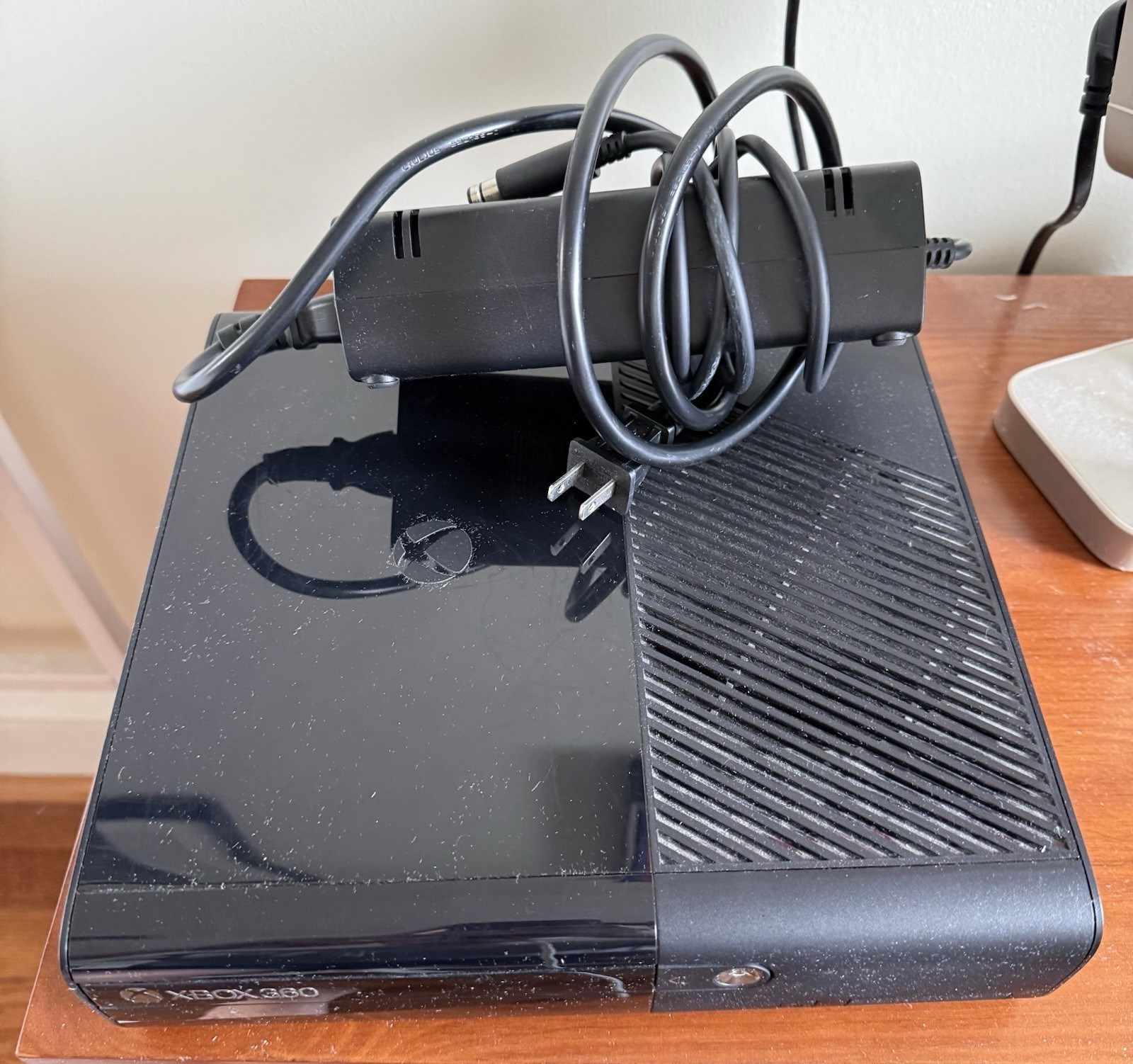 Microsoft Xbox 360 E 4GB Console Black HDMI 1080p NTSC-U/C MPN 1538 w/ Power