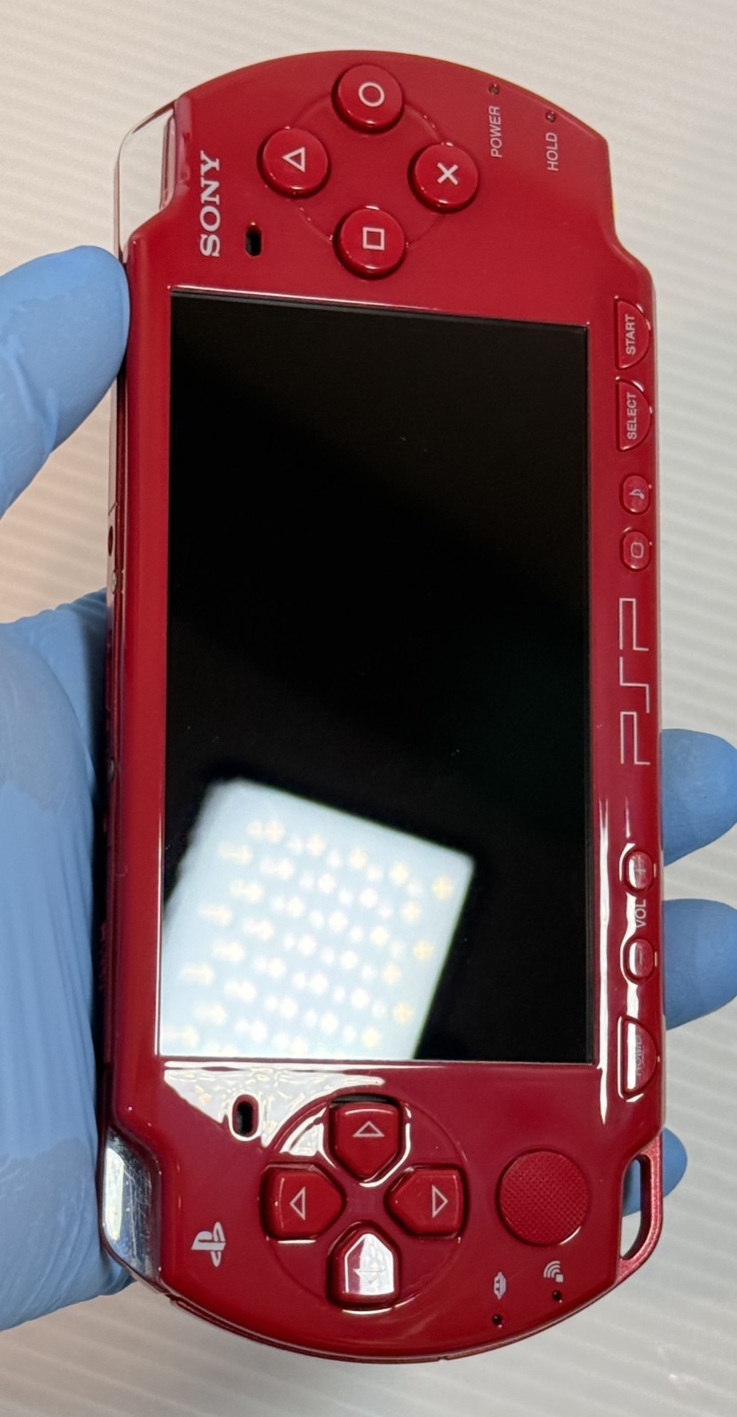 Sony PSP-2000 Console Deep Red in Box w/1GB, Pouch Region free – Excellent+
