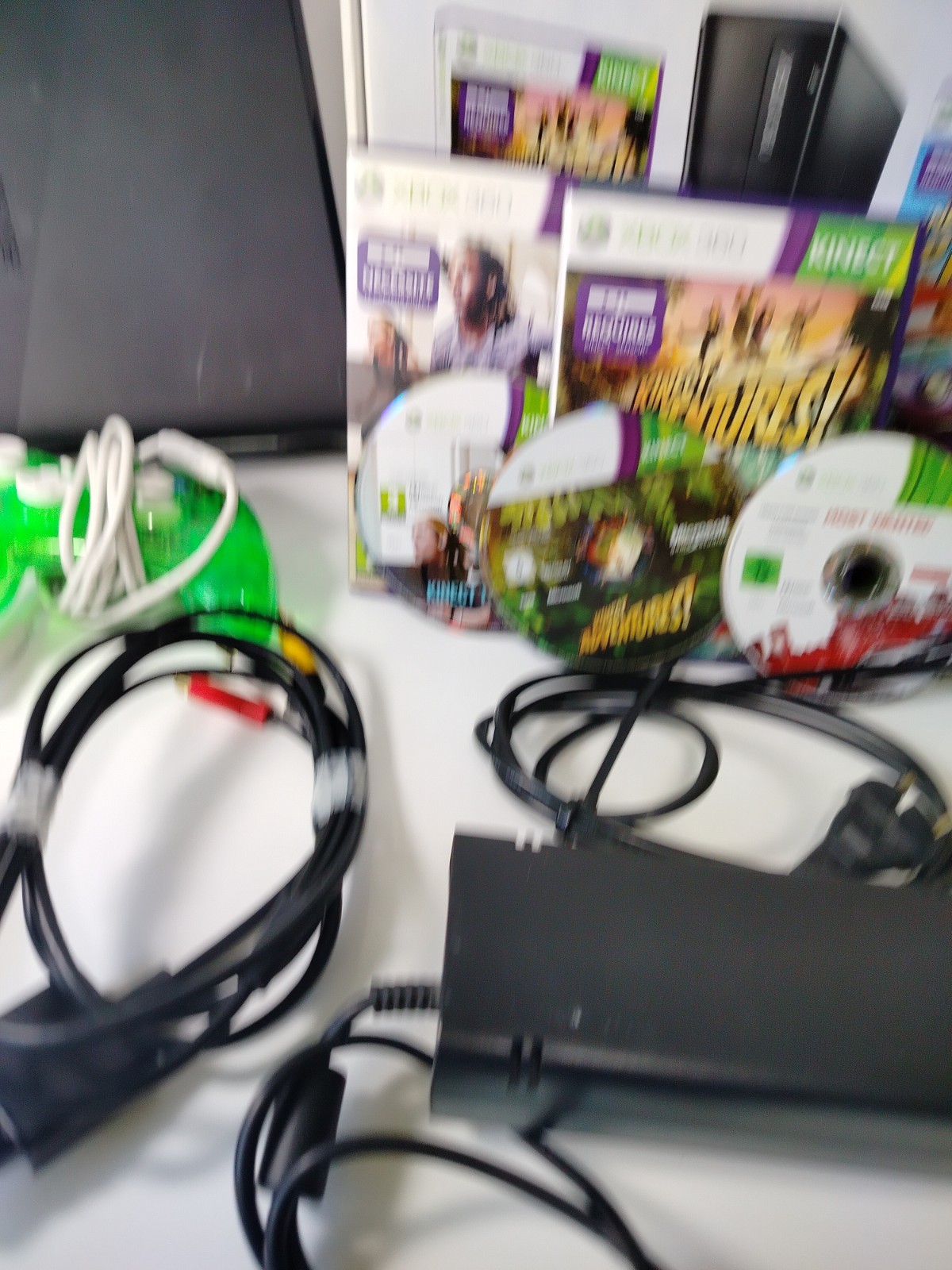 MICROSOFT XBOX 360 4GB CONSOLE WITH KINECT AND BOX – Controllers & Games