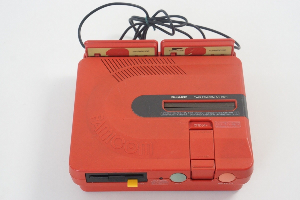 TWIN FAMICOM SHARP Console System AN-500R Red Tested Ref 365182