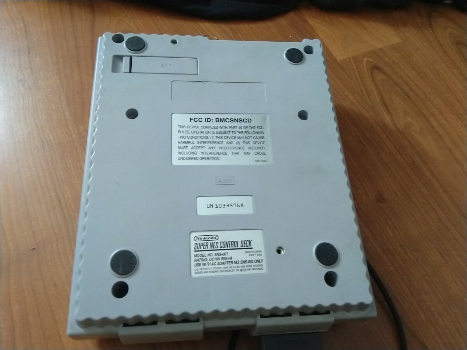 NES Gray Home Console one controller cracks in corners Nintendo Retro Console