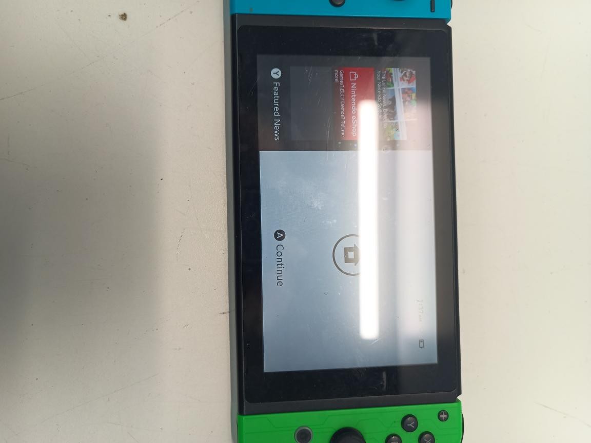 PRE OWNED NINTENDO SWITCH HANDHELD – HAC-001 SYSTEM ONLY/ (P23016911)