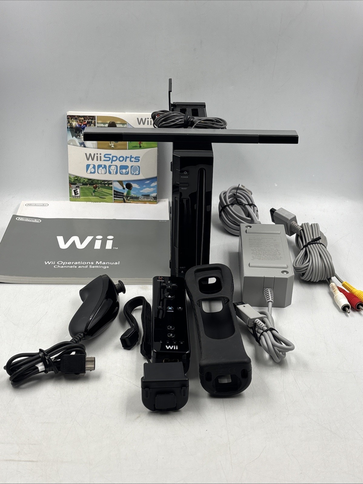 Nintendo Wii Console Black RVL-001 Motion Plus Controller & Wii Sports GameCube