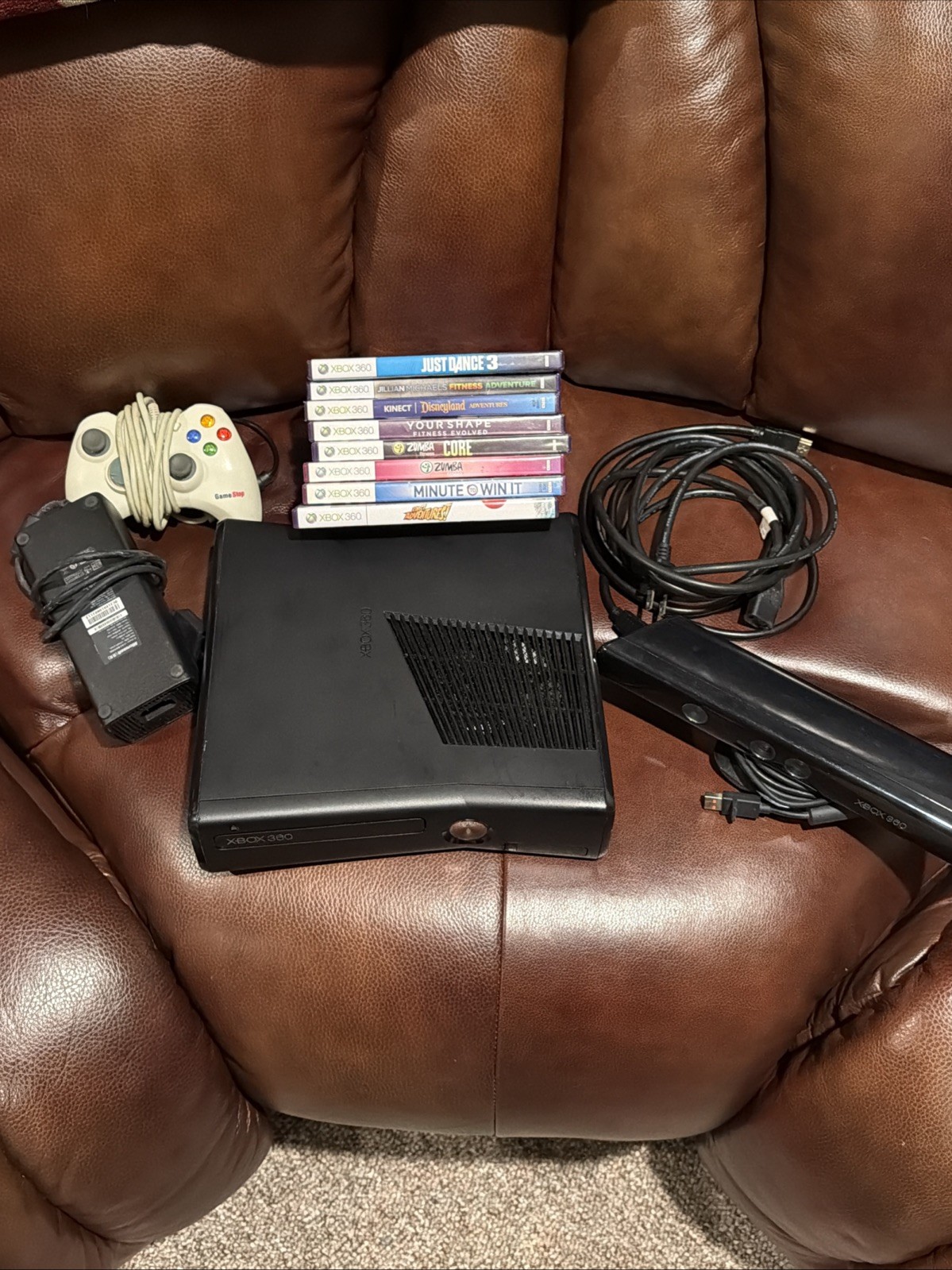 Microsoft Xbox 360 Kinect 250GB Glossy Black CIB. Cords, Sensor, Game Bundle