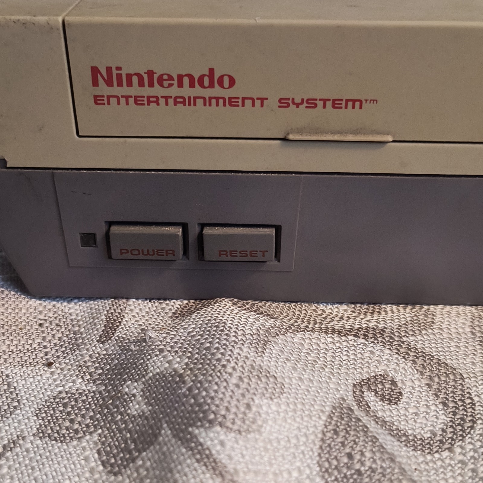 Nintendo NES-001 Entertainment System Console Gray/Beige RF NTSC-U/C 1985