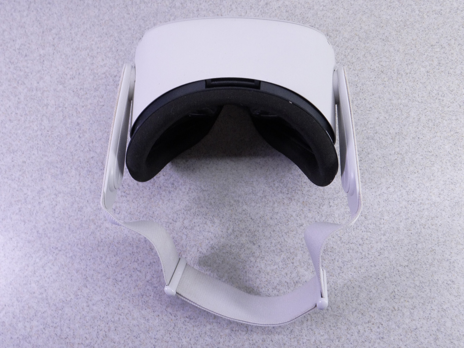 Meta Quest 2 64GB Virtual Reality Headset KW49CM Headset only