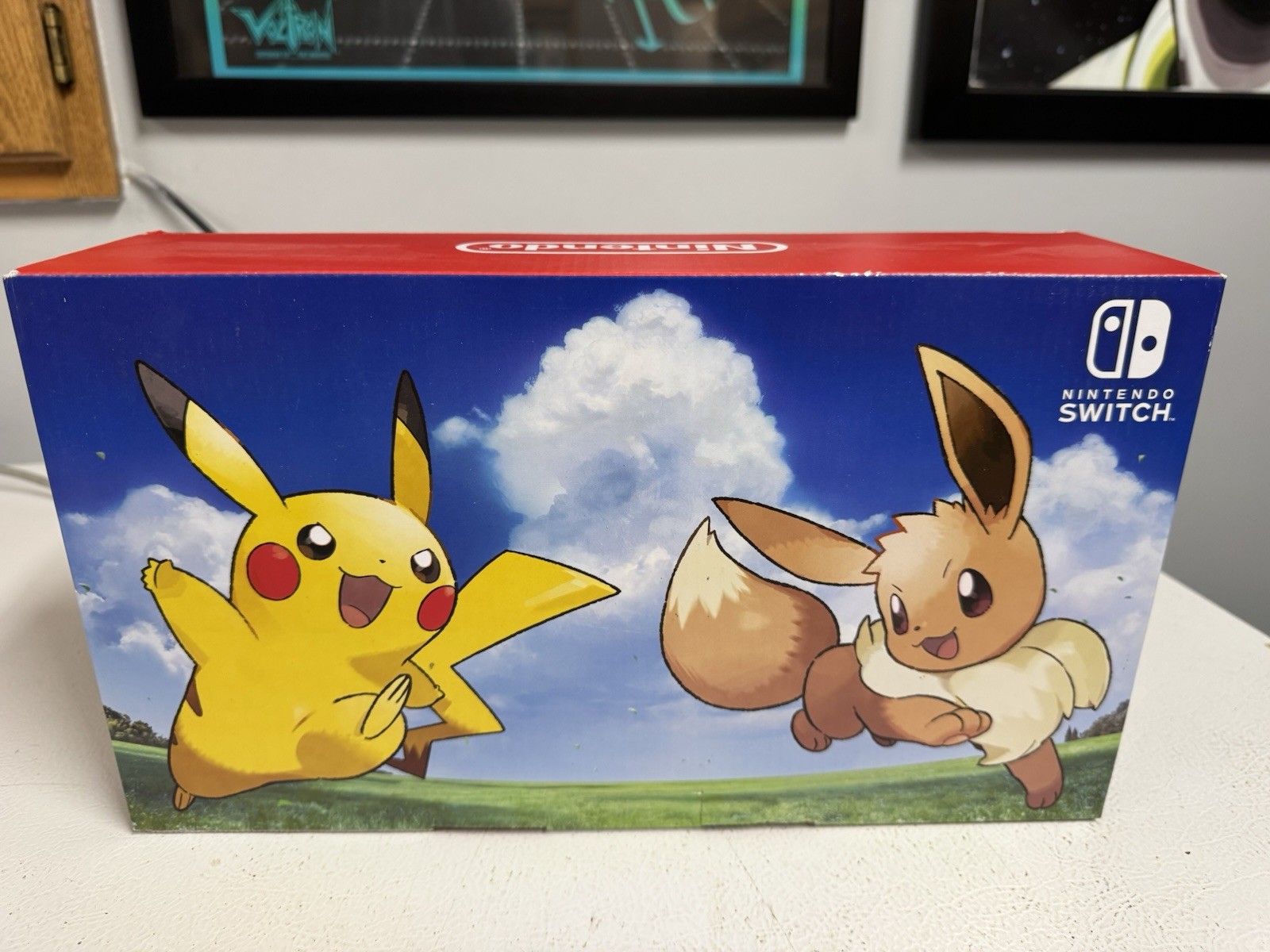 Nintendo Switch Pokemon: Let’s Go Pikachu Edition Console CIB + Box