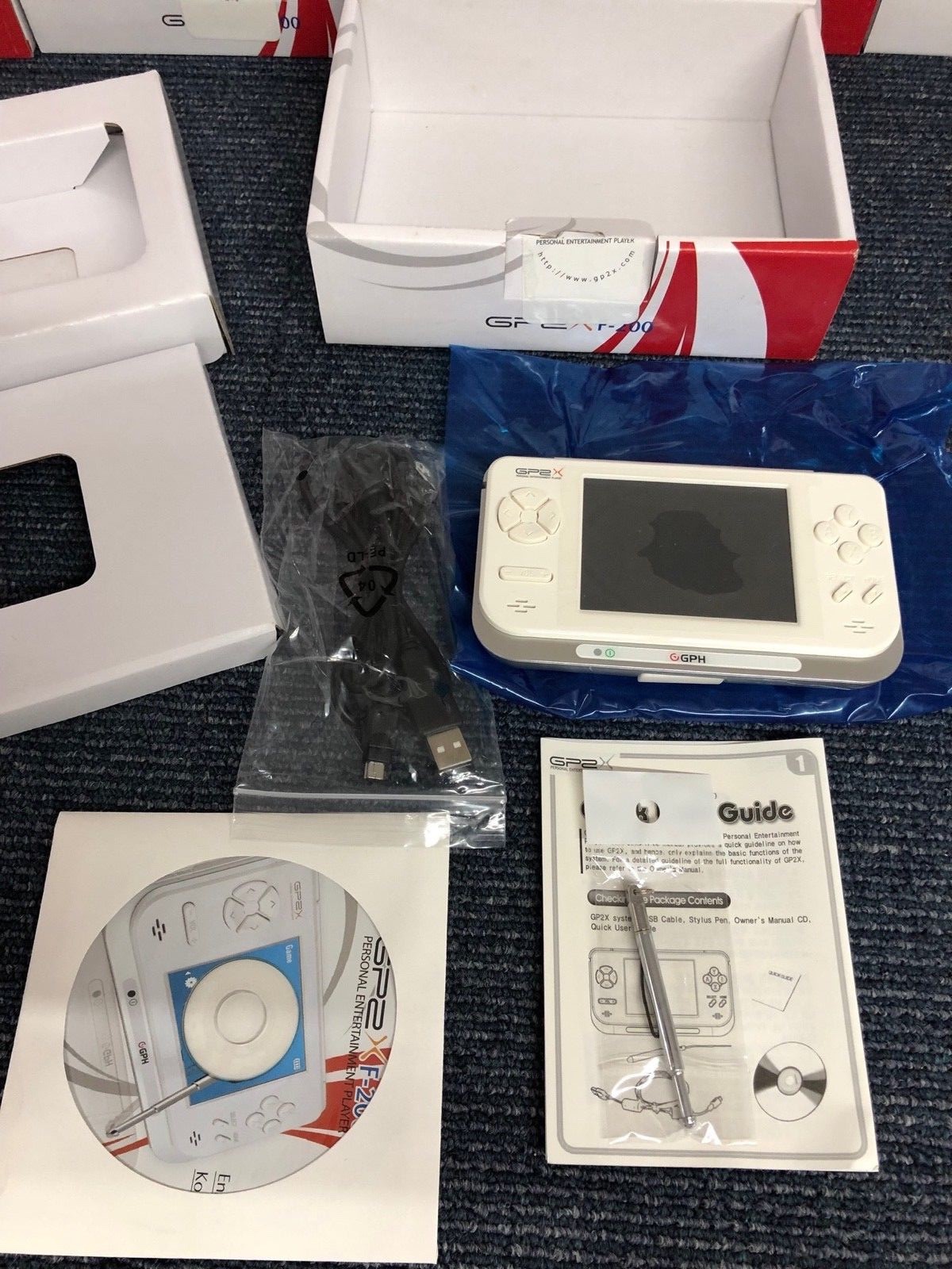 GP2X F-200 Portable Retro Linux-based handheld video game NEW