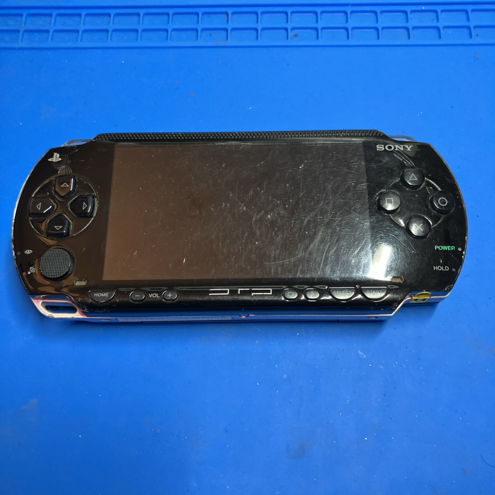 Sony PSP Go PSP-1001 PlayStation Portable – (Black) WONT READ DISC. (READ DESC.)