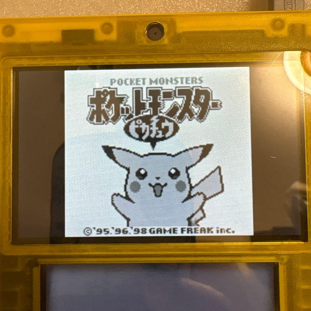 Nintendo 2DS Pokemon Pikachu Yellow Console Stylus mint