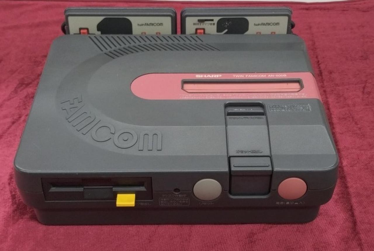 Twin Famicom Model AN 500B SHARP