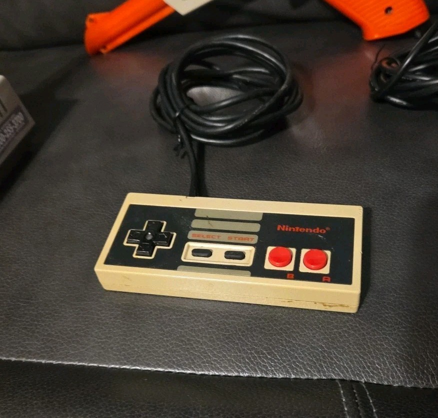 Nintendo NES Top Loader Console NES-101 OEM Dog Bone Controller Tested Working
