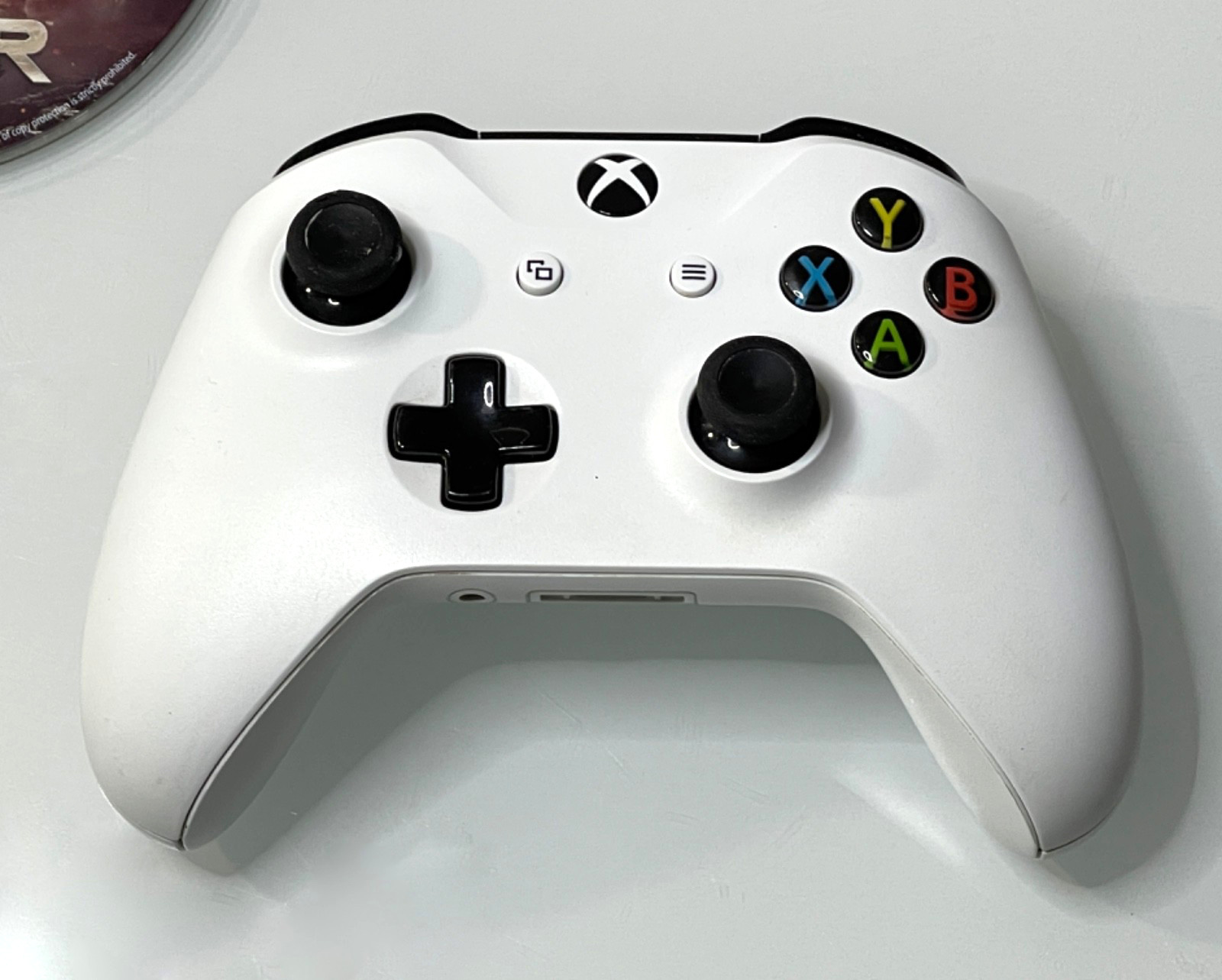 White Microsoft Xbox One S 1TB Console 1681 Bundle 1708 Controller w/ 5 Games