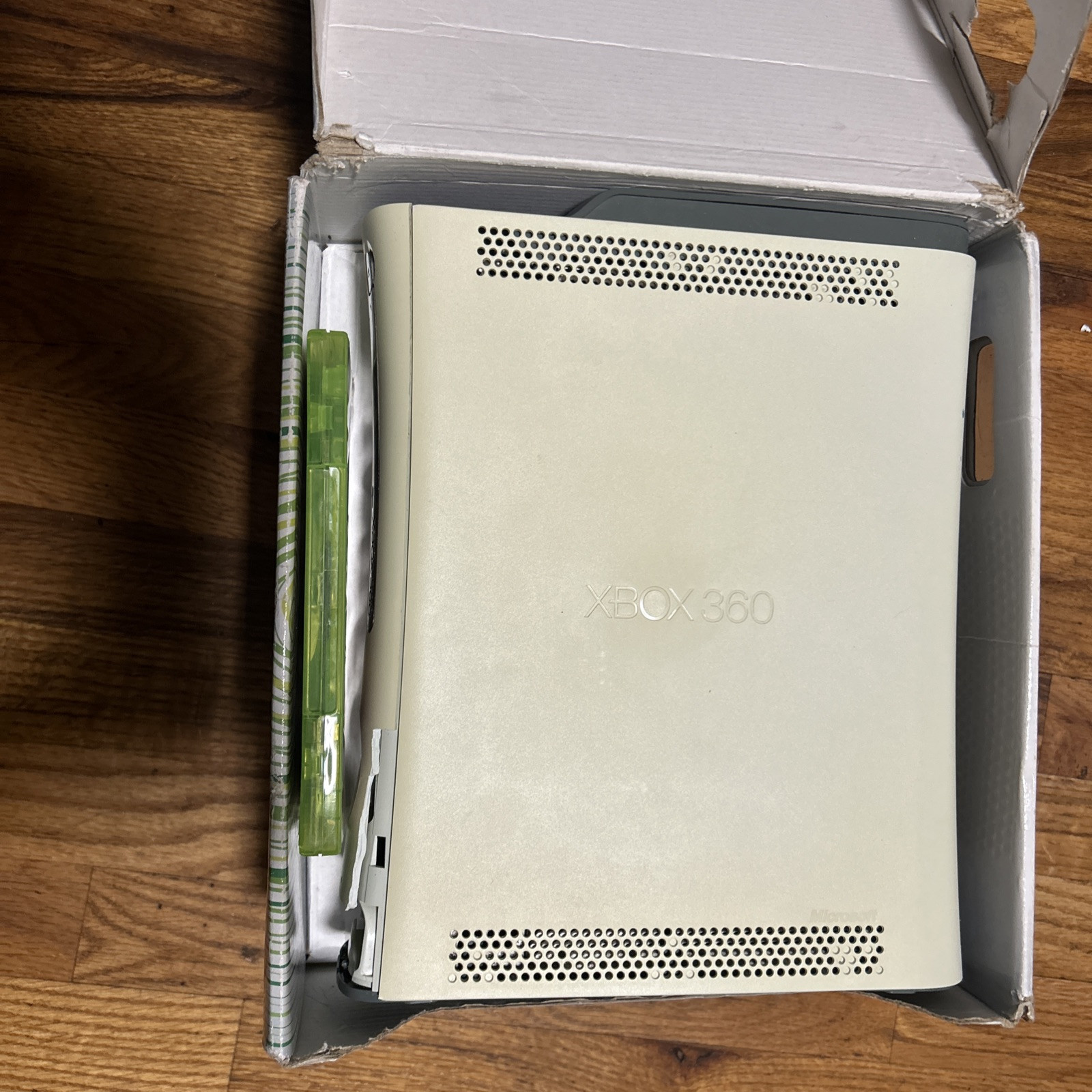 Microsoft Xbox 360 System Bundle 60GB White Console