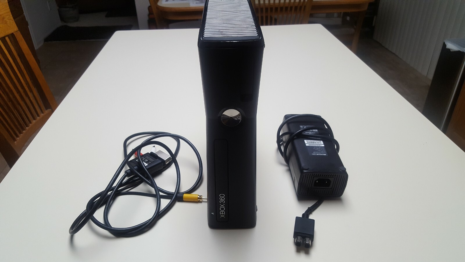MICROSOFT XBOX 360 MODEL 1439 SLIM BLACK CONSOLE POWER SUPPLY AND A/V CABLE