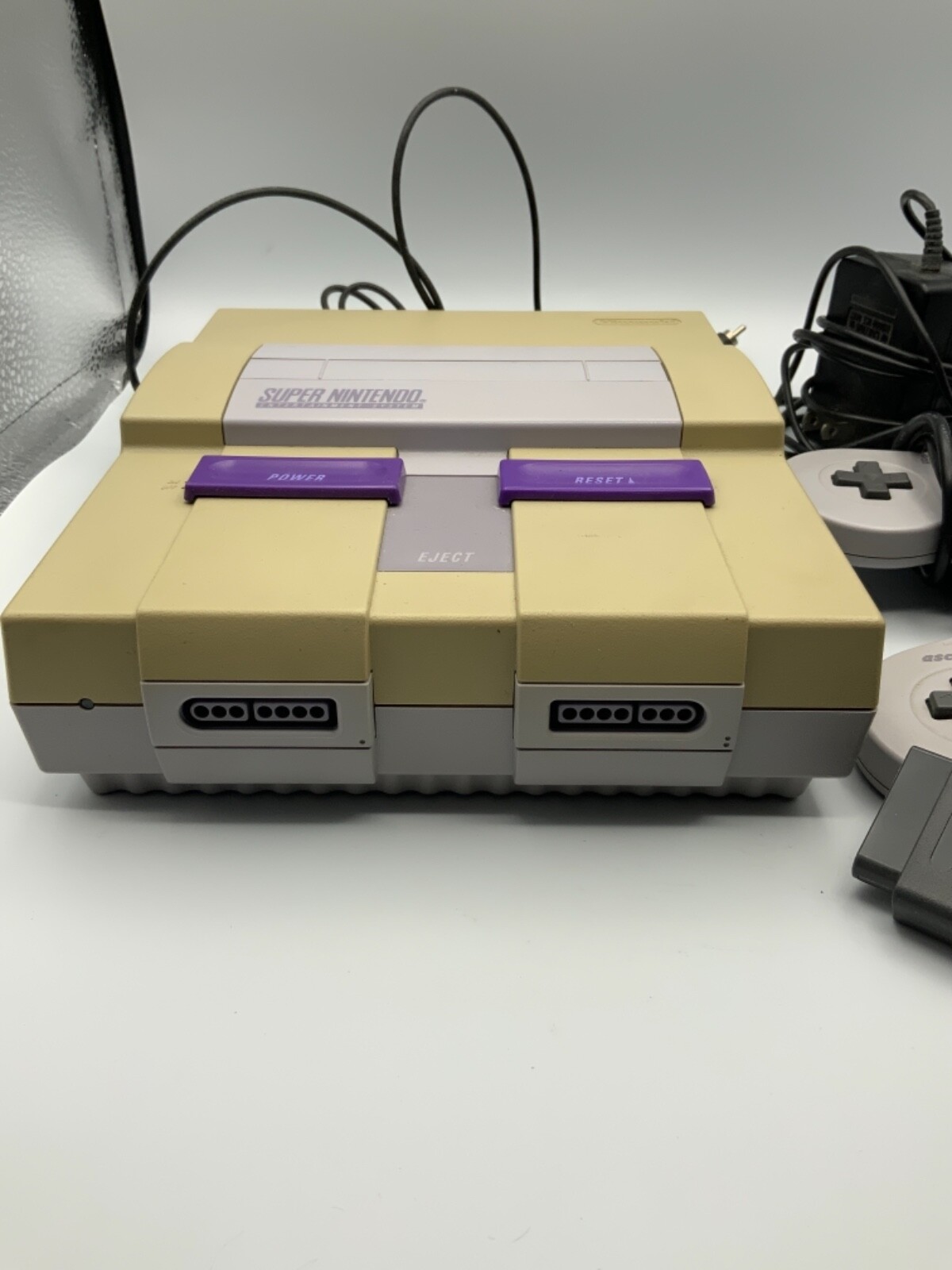 Super Nintendo Entertainment System: Console 2 Controllers OEM With Cables
