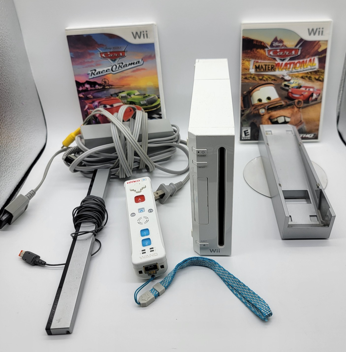 Nintendo Wii Bundle OEM Console Cords Games Sensor Controller RVL-001