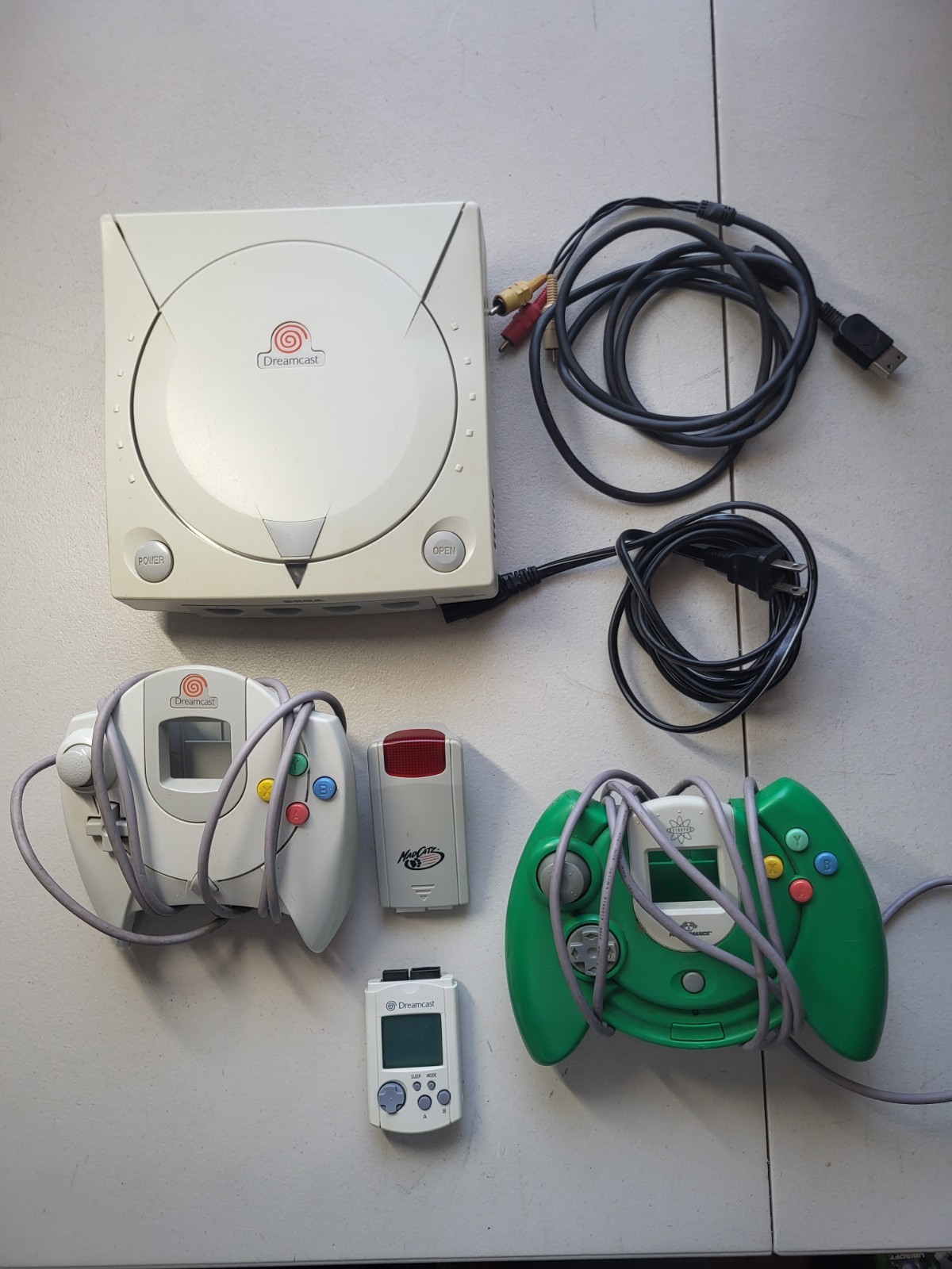 SEGA Dreamcast White Console Bundle OEM VMU Memory Card 2 Controllers AV Cable