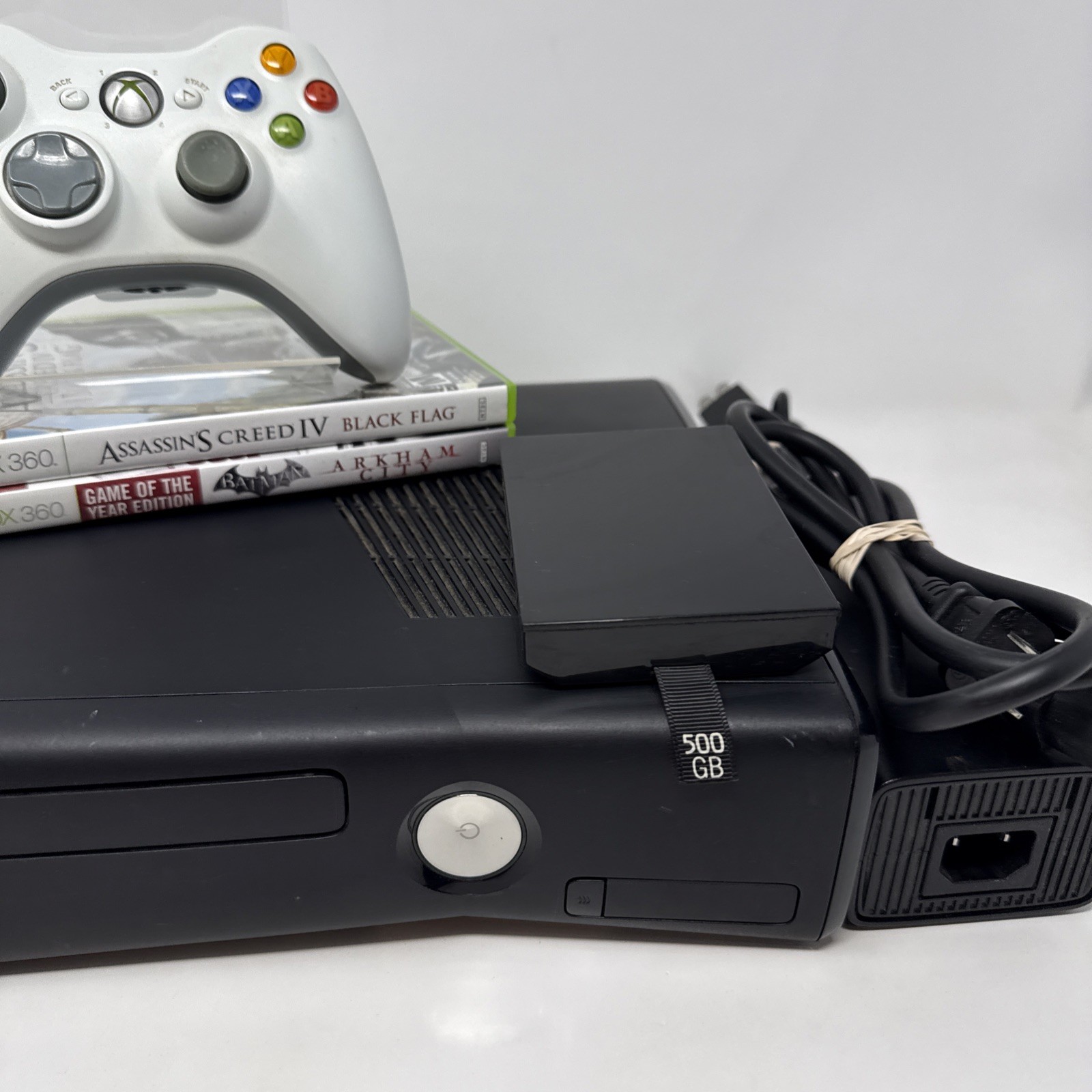 MICROSOFT XBOX 360S – 500GB – 1439 – Controller, Cables, 2 Games Tested Works