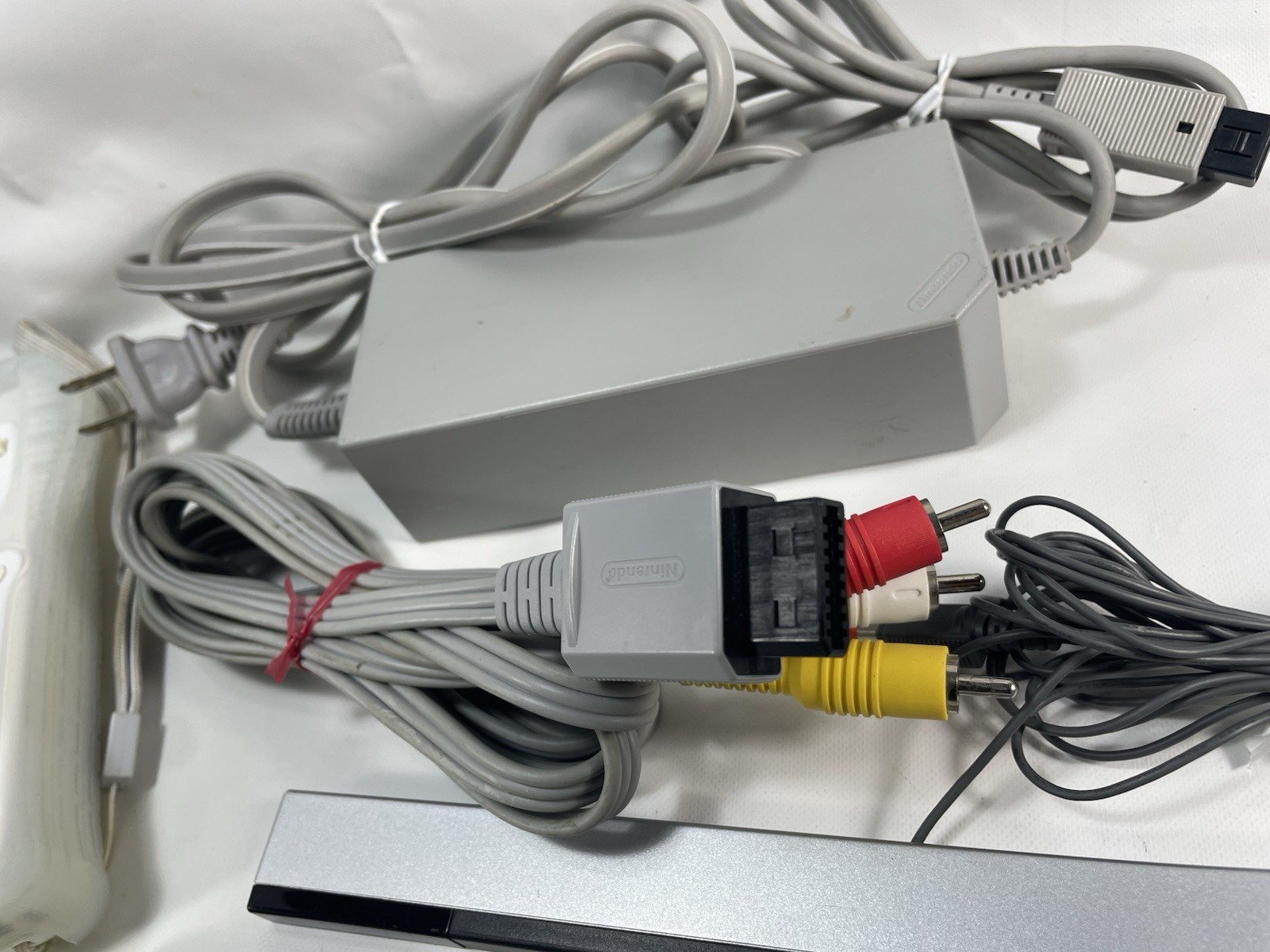 Nintendo Wii Console Bundle RVL-101 Tested Working 1 Remote Cables Stand Sensor