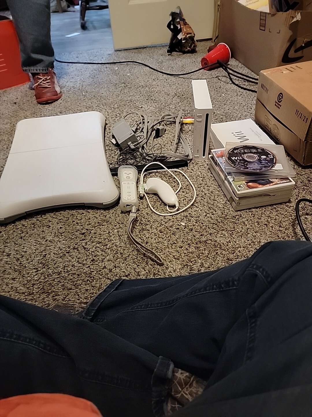 Wii Console,1 controller&Nun Chck,wii Fit Brd,7 games, plug, sensor bar & Manual