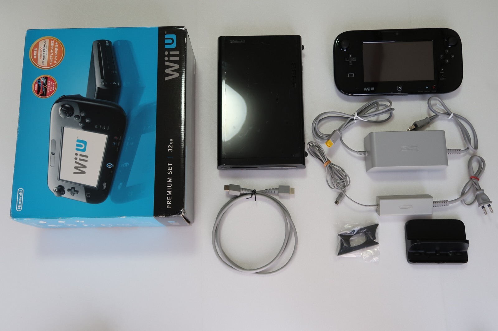 Nintendo WiiU 32GB　Console and Gamepad　Premium Set　Black　JP　tested　NTSC-J［B-49］