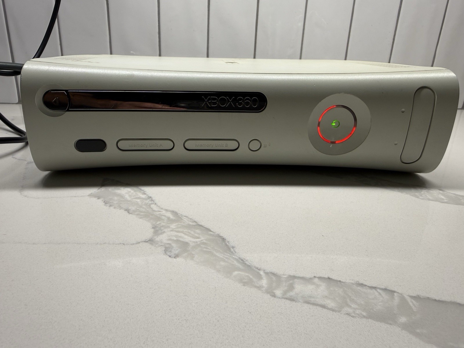 Microsoft Xbox 360 White Console NOT WORKING FOR PARTS ONLY – No Cords Red Ring
