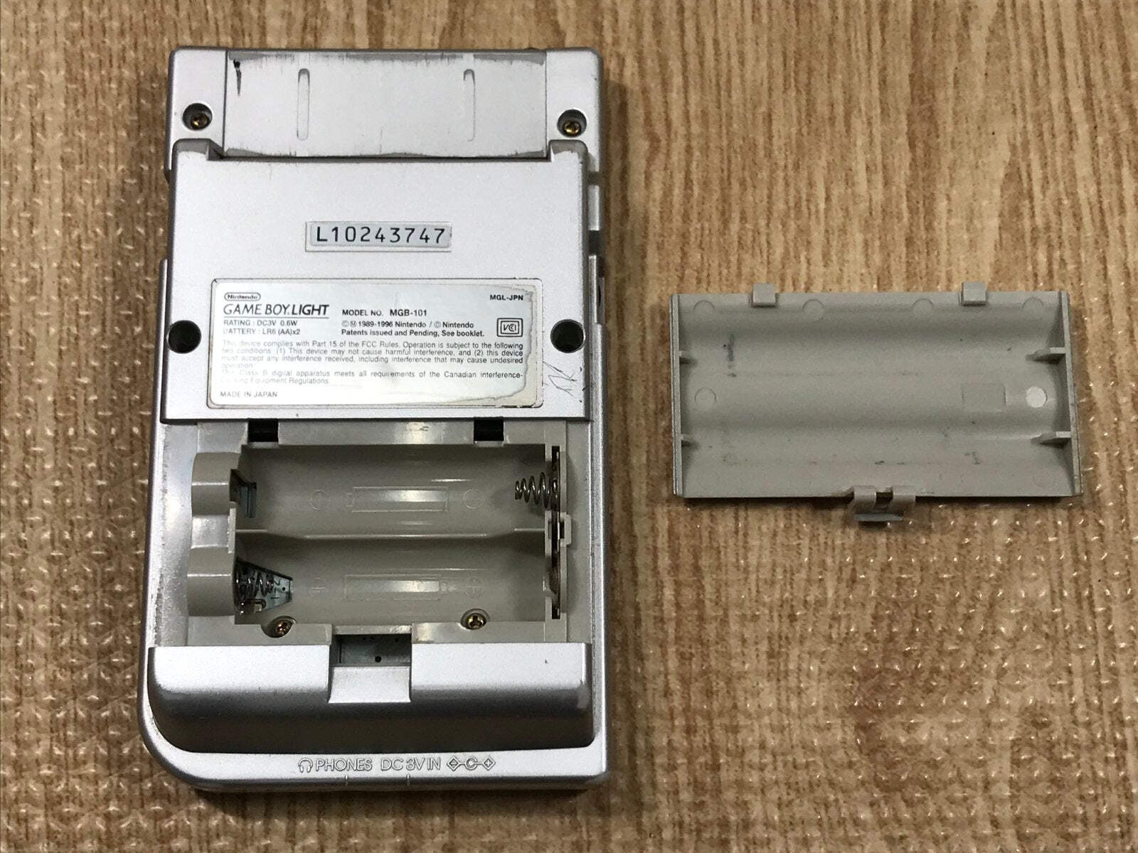 GameBoy Light Silver Console Nintendo Japan – With Defects LG9231