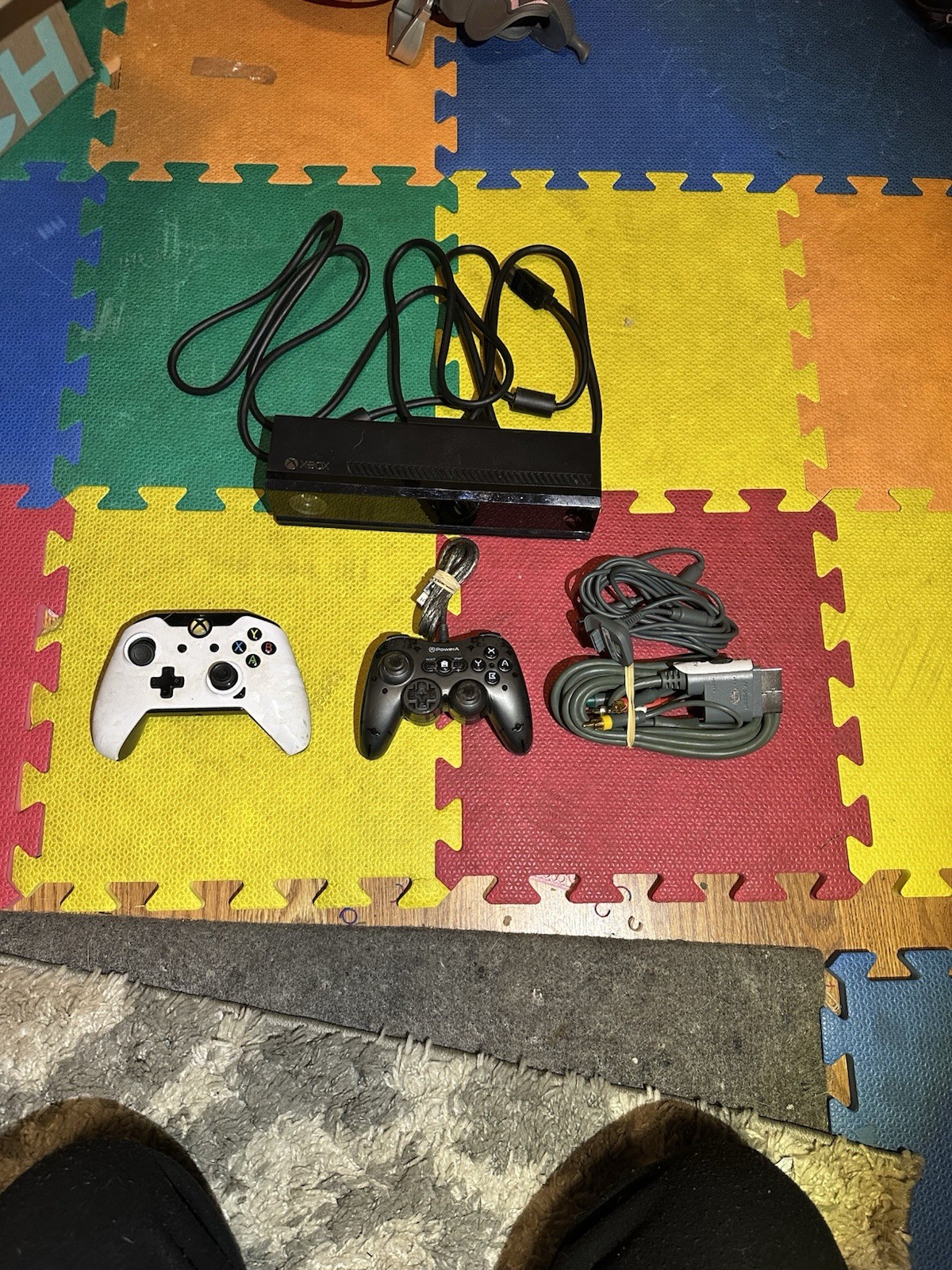 Mixed Xbox parts lot including Xbox One and Xbox 360 accessories.