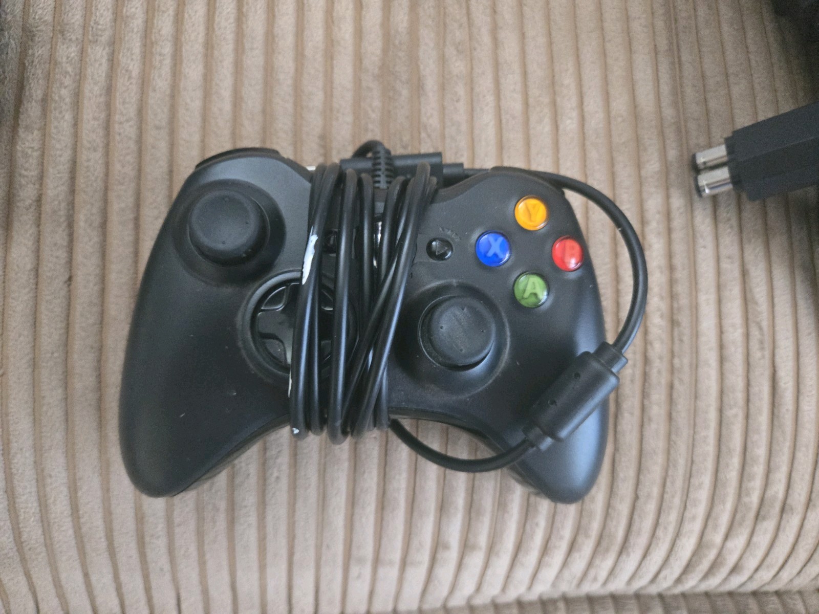 XBOX 360 W/1 Wired Controller, Plug/cables and 2 Games