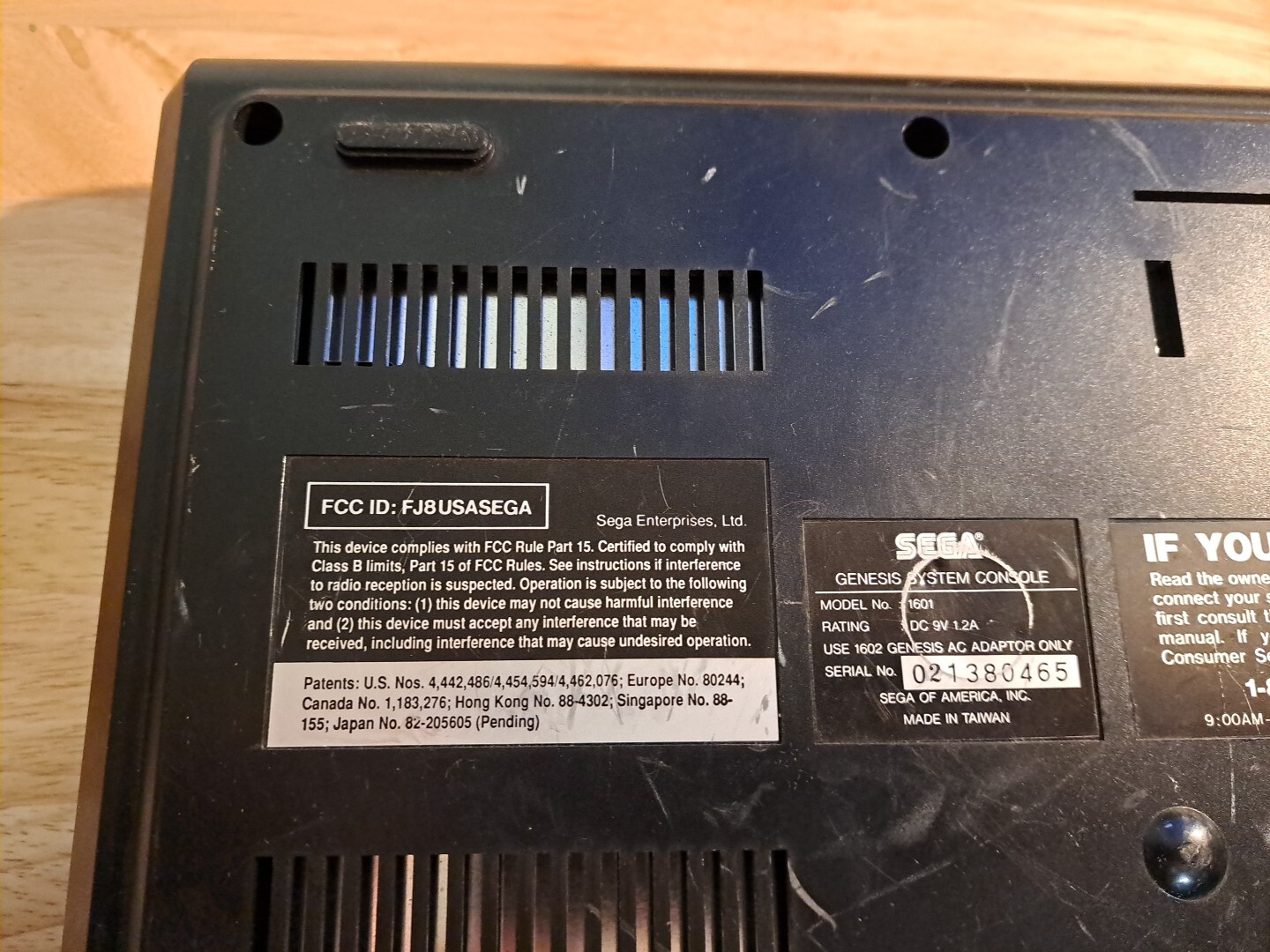 Sega Genesis 1 Console System Model 1601 w/ Controller Model 1650