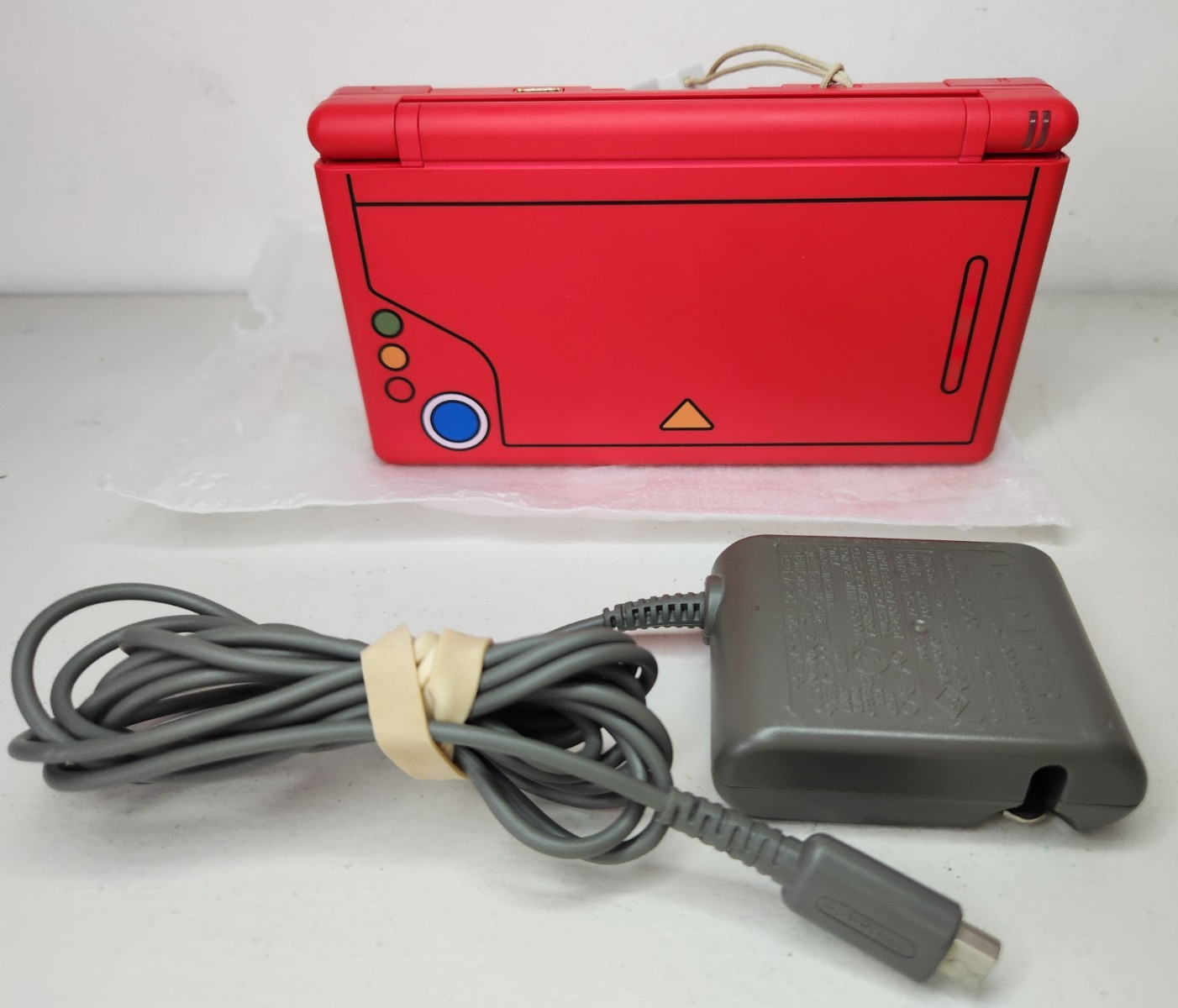 Nintendo DS Lite – Limited Edition Pokémon Pokédex Red – With Charger & Strap