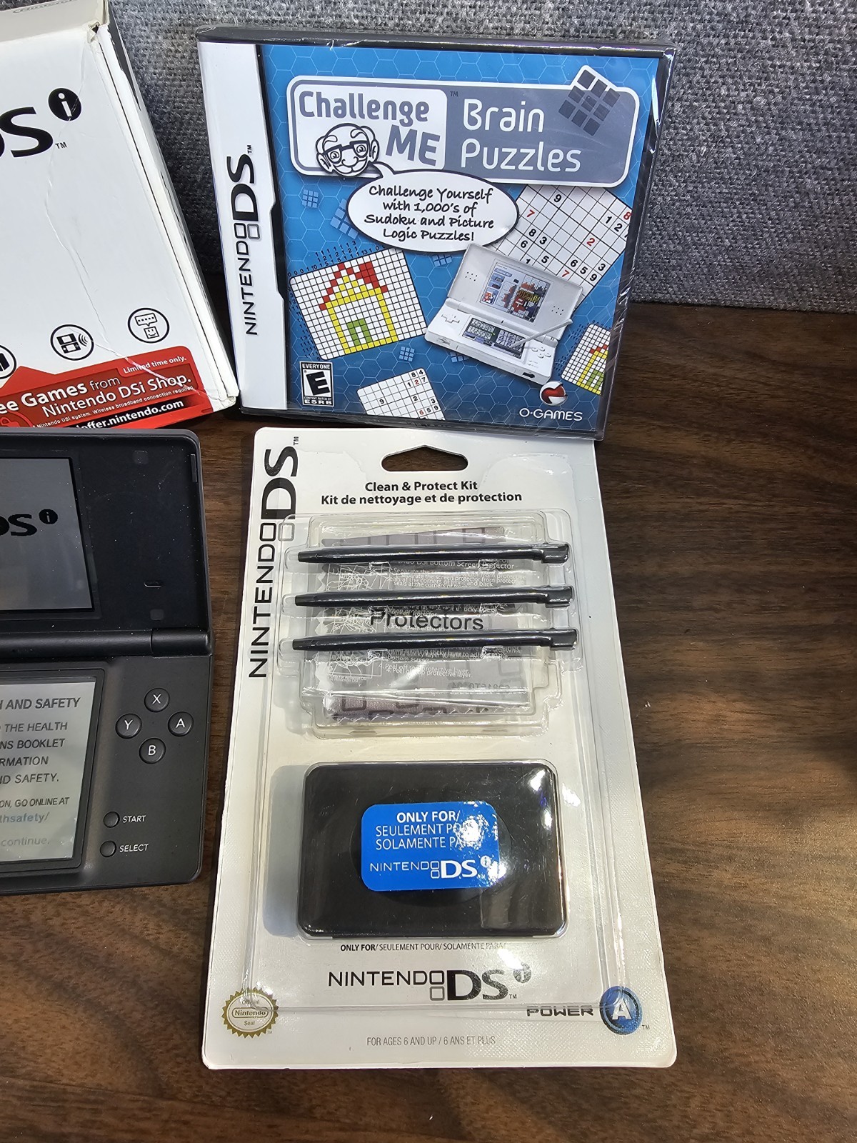 NINTENDO DSi Black Console NTSC U/C – Old Stock – TWL S KA USZ And Accessory Kit