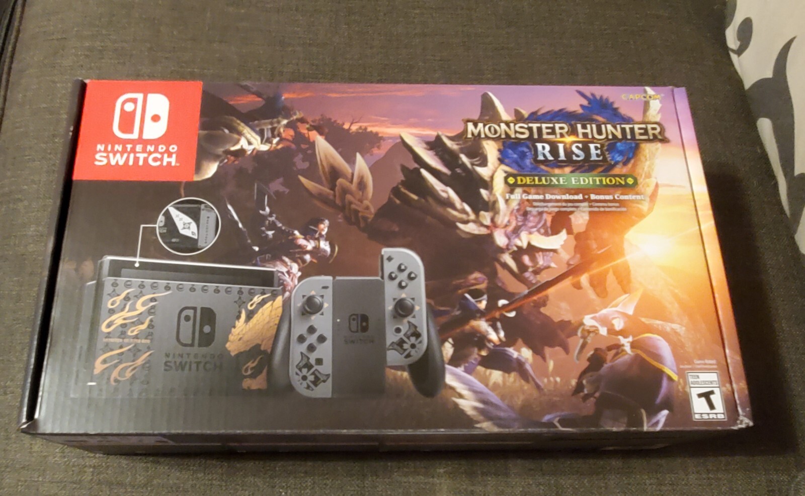 Nintendo Switch Monster Hunter Rise Edition Console + Matching Controller