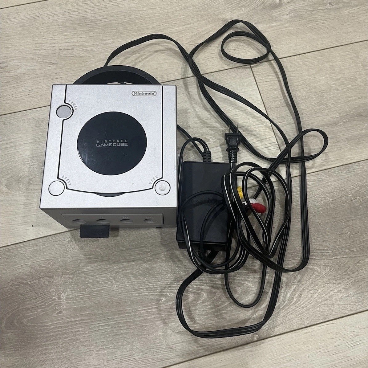Nintendo GameCube DOL-001(USA) Silver Console NTSC-U/C w/ AV Cable