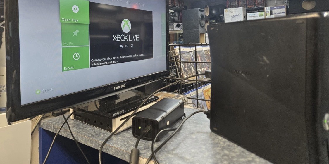 Microsoft Xbox 360 S Console Only- Black (NO HDD)