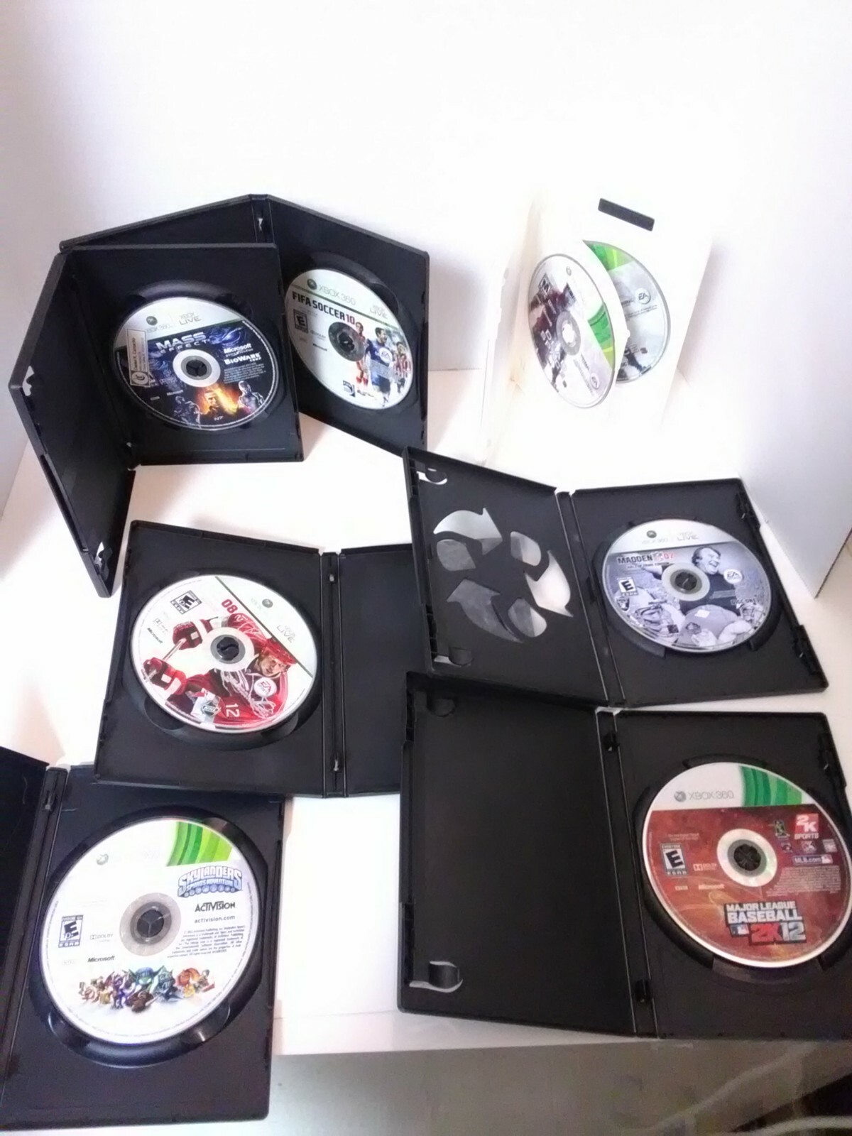 120 GB XBOX 360 Console w/ 2 Controllers, Kinect Bar, Cords & 53 Games – TESTED