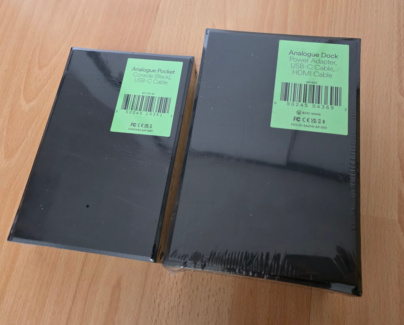 Analogue Pocket Black and Analogue Dock – Sealed Complete FPGA Gaming Console