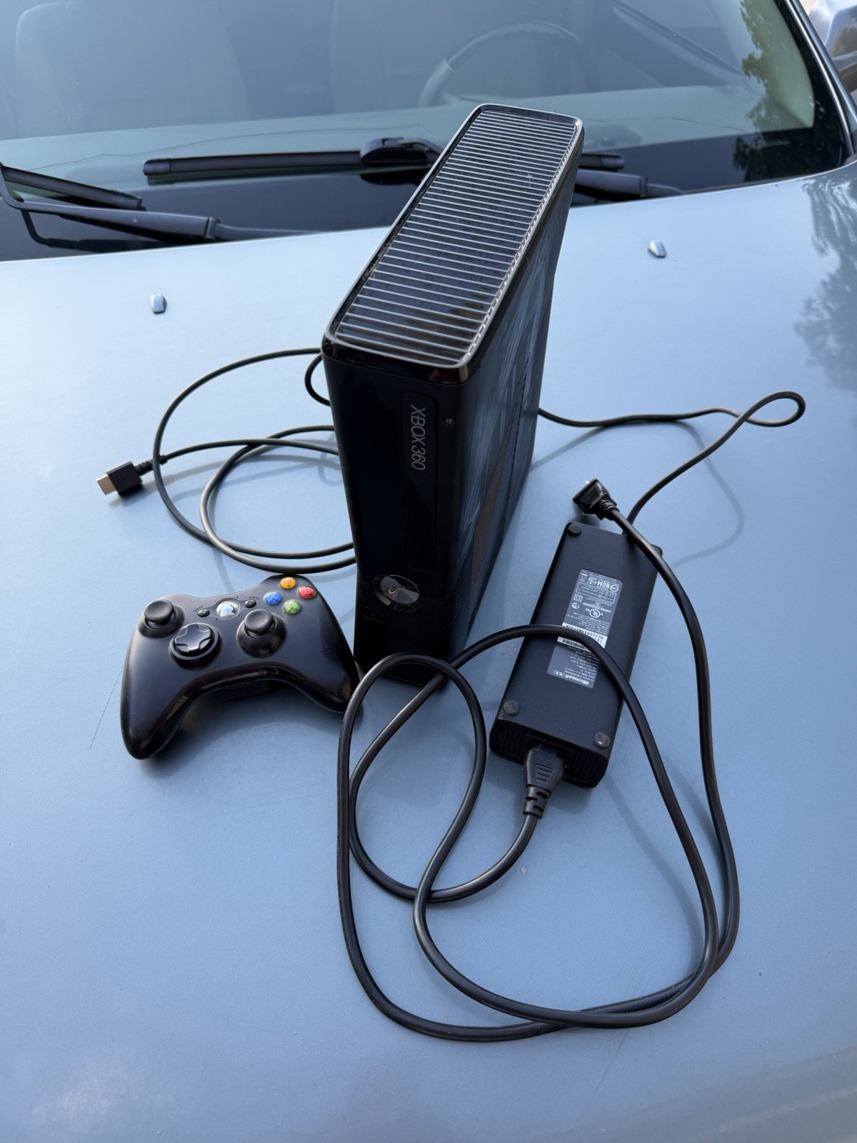 Microsoft Xbox 360 S 250GB Black Console 1 Controller All Cords