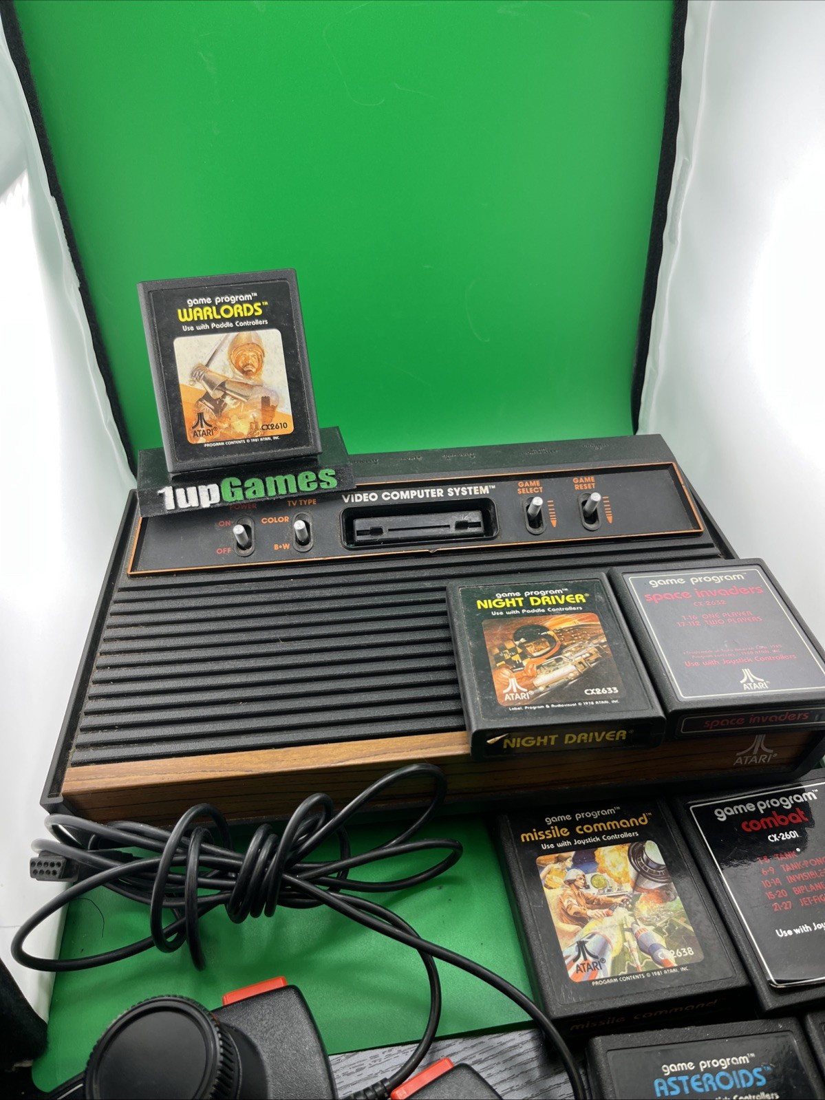 Vintage Atari 2600 Video Computer Gaming System With 7 Games & 1 Joysticks((T34)