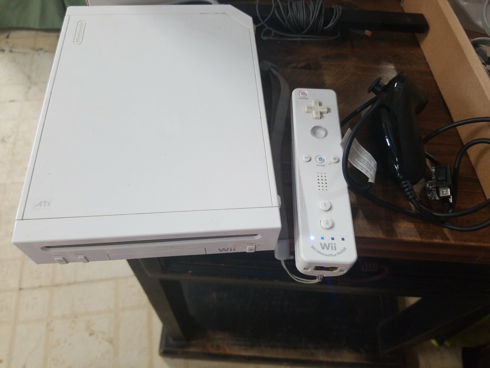 Nintendo Wii Console With Original Box, 1 Controller & 1 Nunchuck
