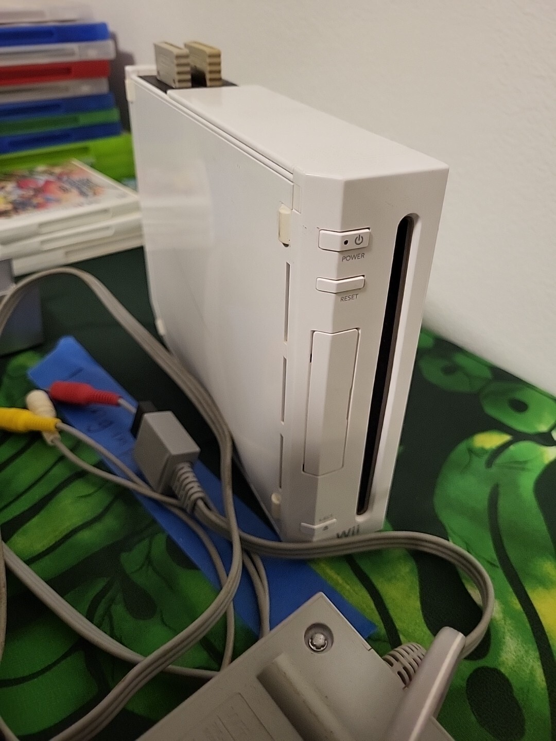Nintendo Wii Console With Cables And Gamecube Memory Cards (Holiday Deal)